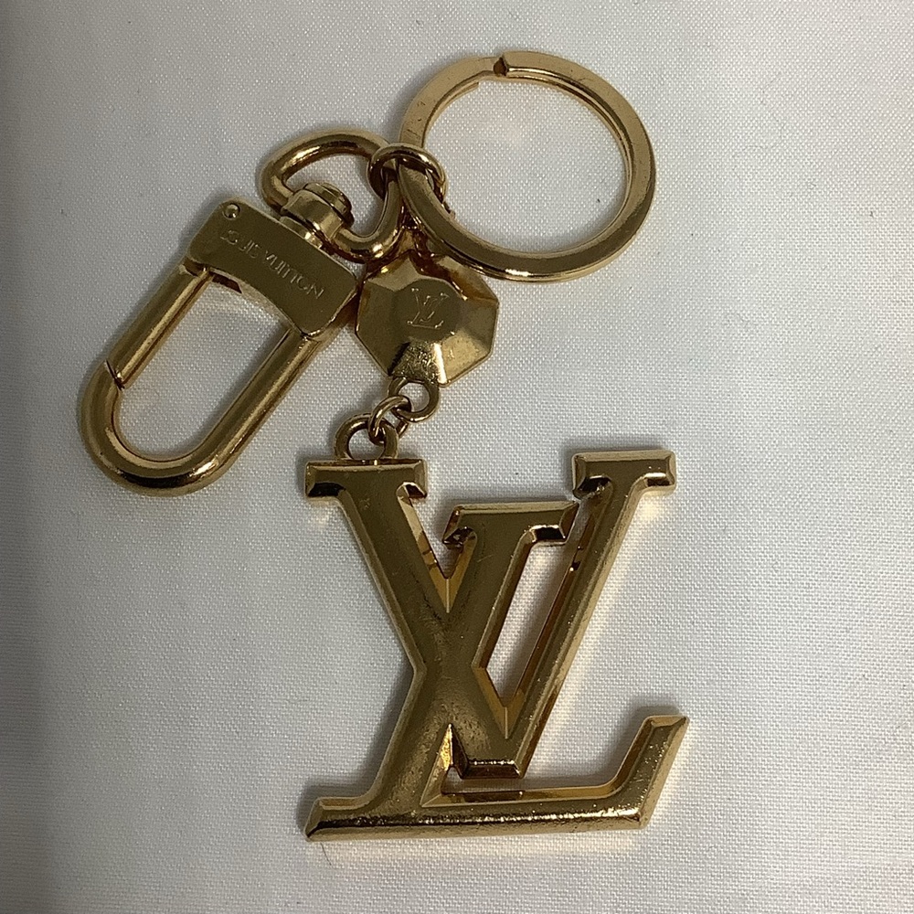 Louis Vuitton Gold Monogram Keychain - Picture 5 of 11